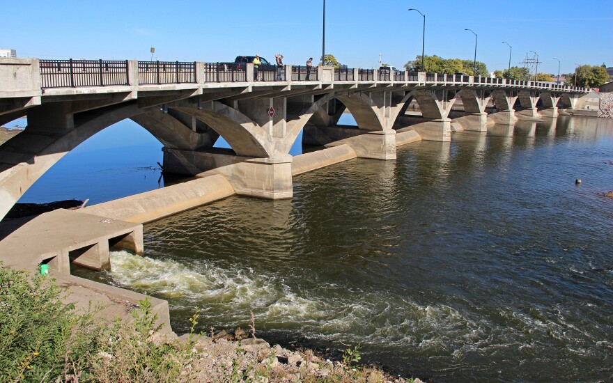 Fishermen favor the Scott Street dam downstream of the confluence of the Raccoon and Des Moines River. This spot is being renovated to give access to paddlers.