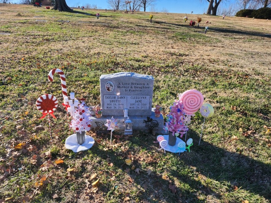 Clesslynn Crawford and her mother Taylor Schutte are buried at Mt. Hope Cemetery, Webb City, Missouri.